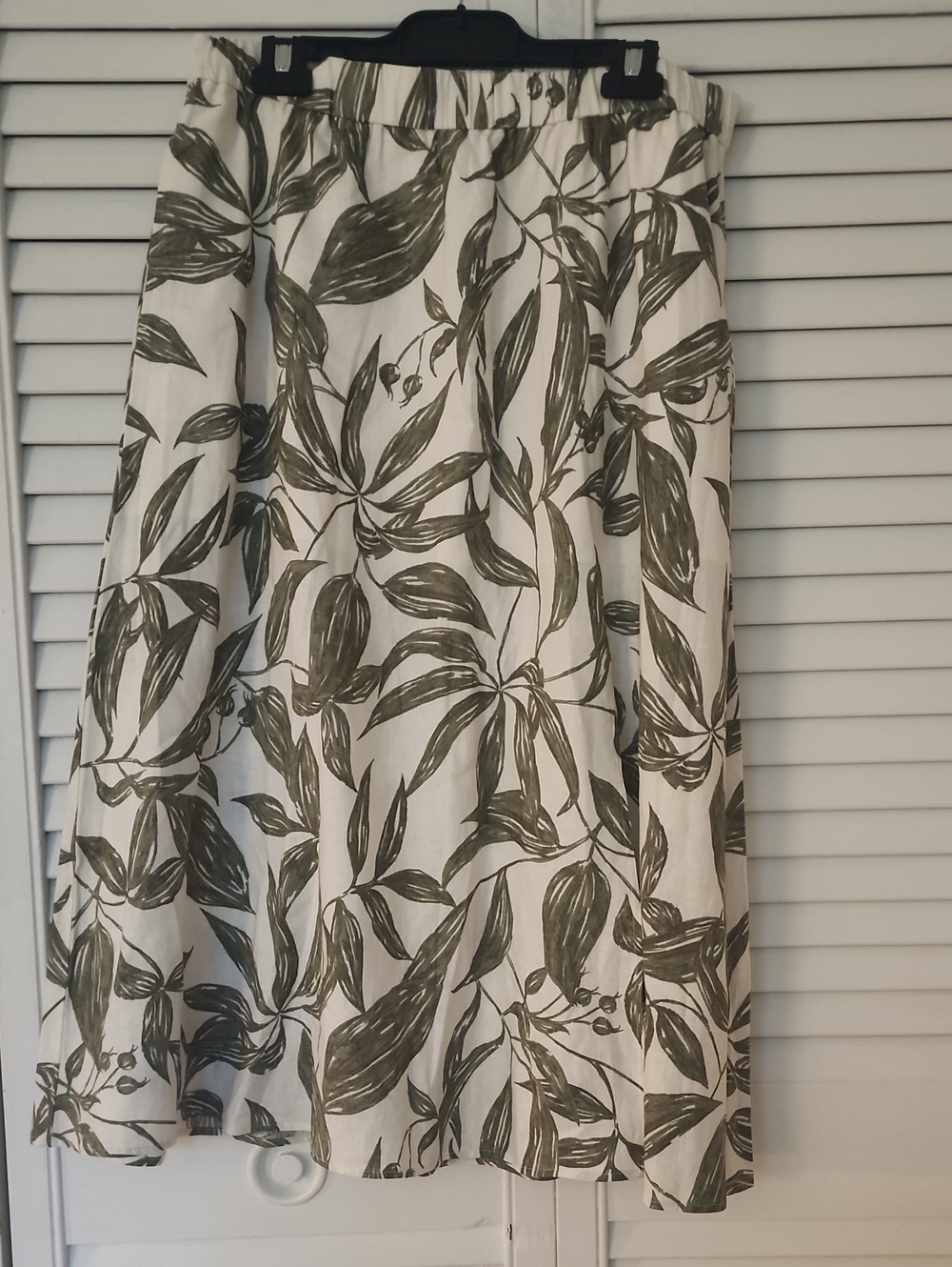 Reitmans White A-Line Skirt with Olive Leaf Print